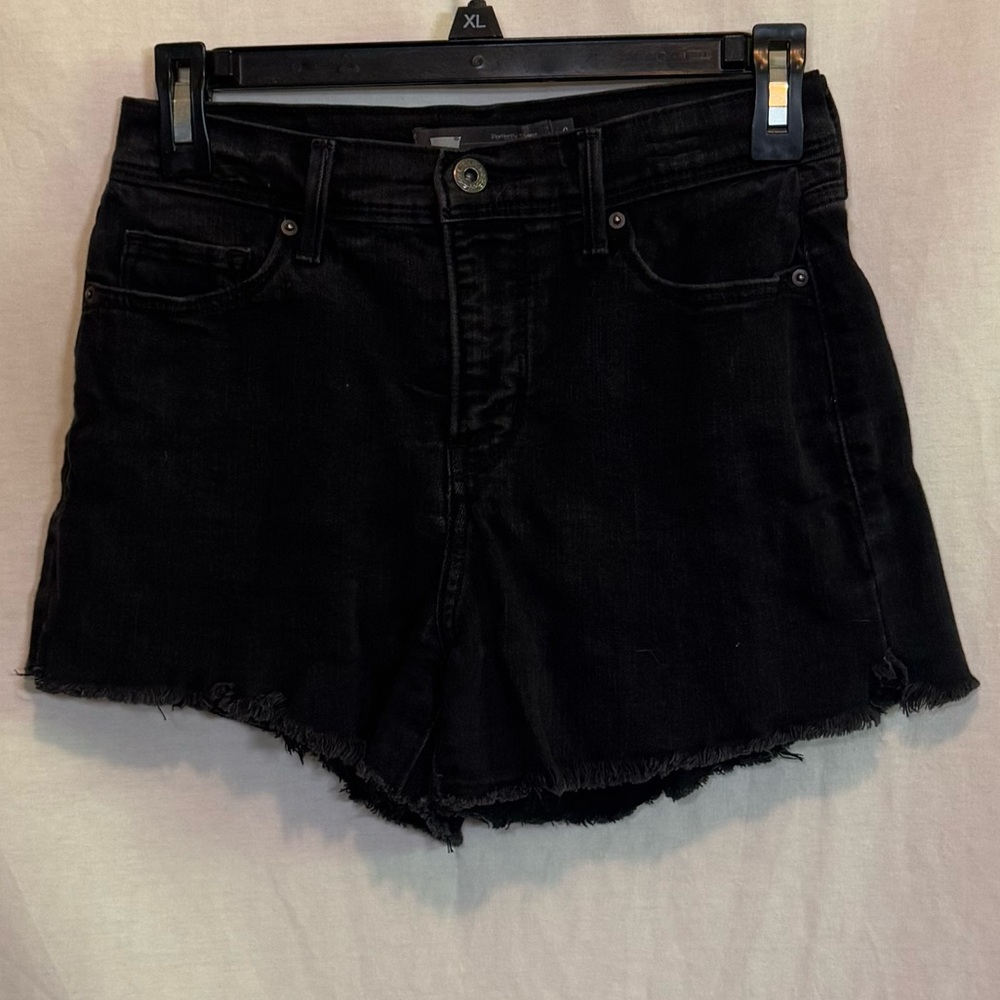 H-23 Levi’s 512 Black Denim Cut off Jean Shorts Size‎ 6